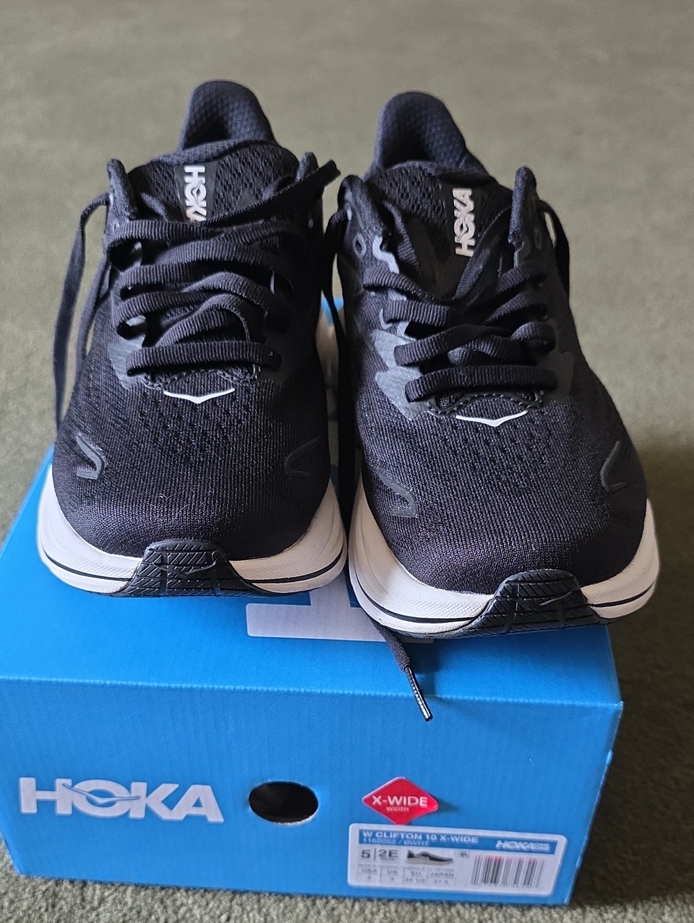 Hoka CLIFTON 10 Womens 5 2E Extra- Wide Black and White Athletic Sneakers